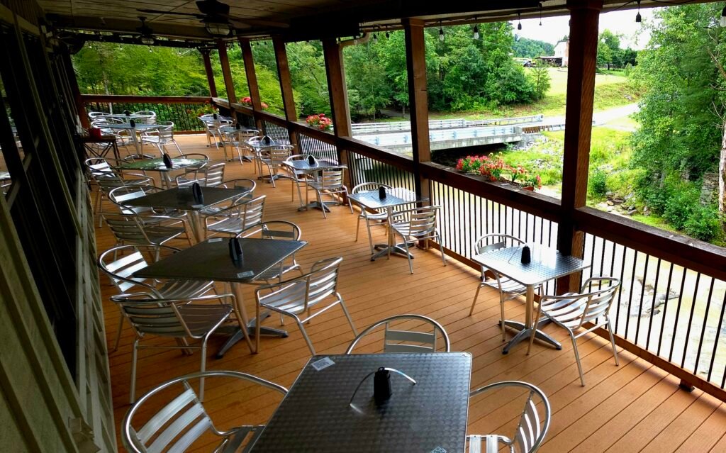 patio2raingoodlightinghighshot edited-patio-tasting-haus-current